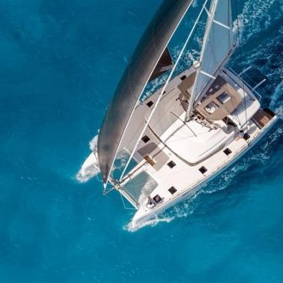 catamaran-boat-santorini-600x400
